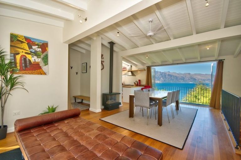 Photo of property in 6 Matau Place, Fernhill, Queenstown, 9300