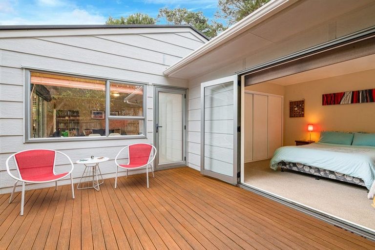 Photo of property in 1/22 Wirihana Road, Titirangi, Auckland, 0604