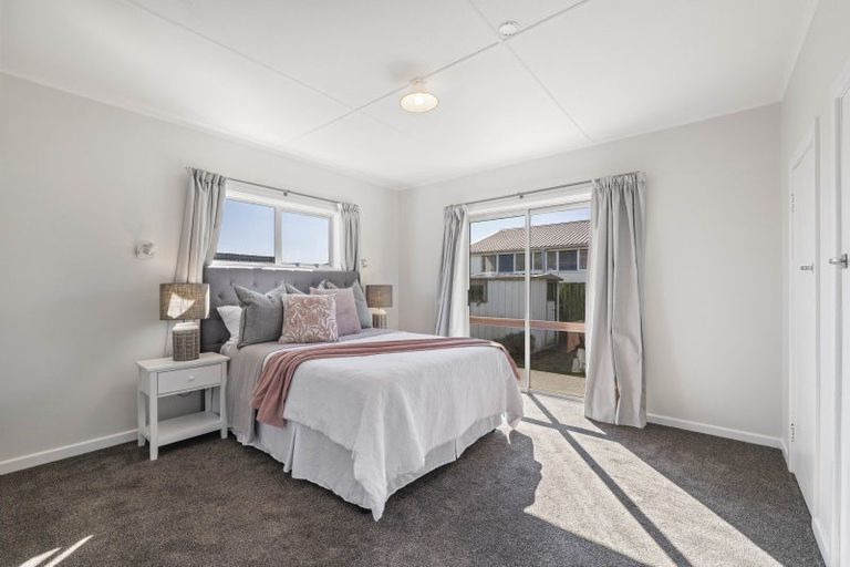 Photo of property in 94 Omata Road, Marfell, New Plymouth, 4310