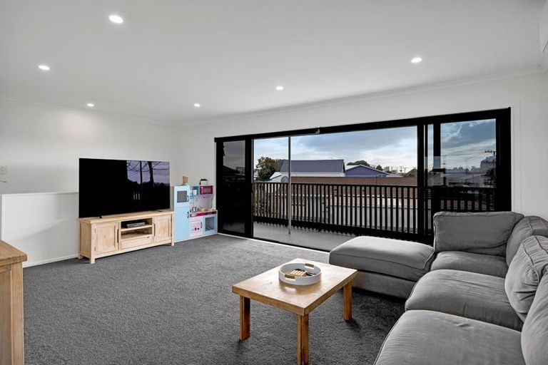 Photo of property in 35 Collins Street, Hawera, 4610