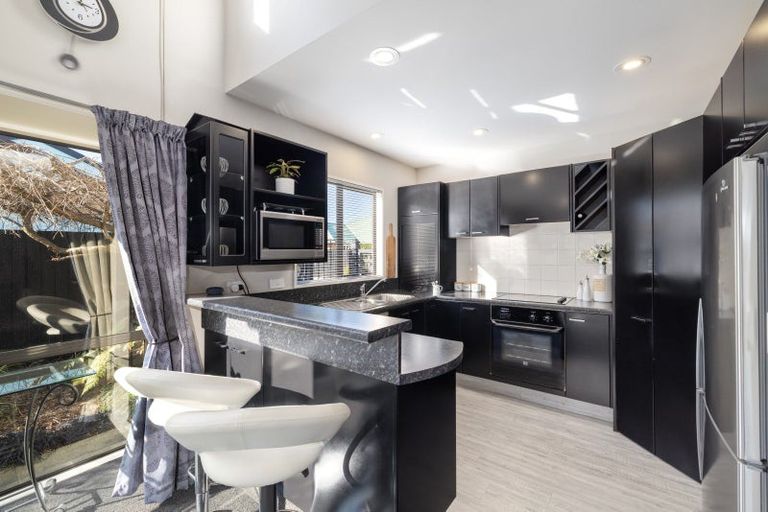 Photo of property in 2/66 Broadhaven Avenue, Parklands, Christchurch, 8083