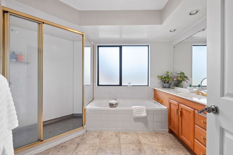 Photo of property in 21b Eastern Beach Road, Eastern Beach, Auckland, 2012