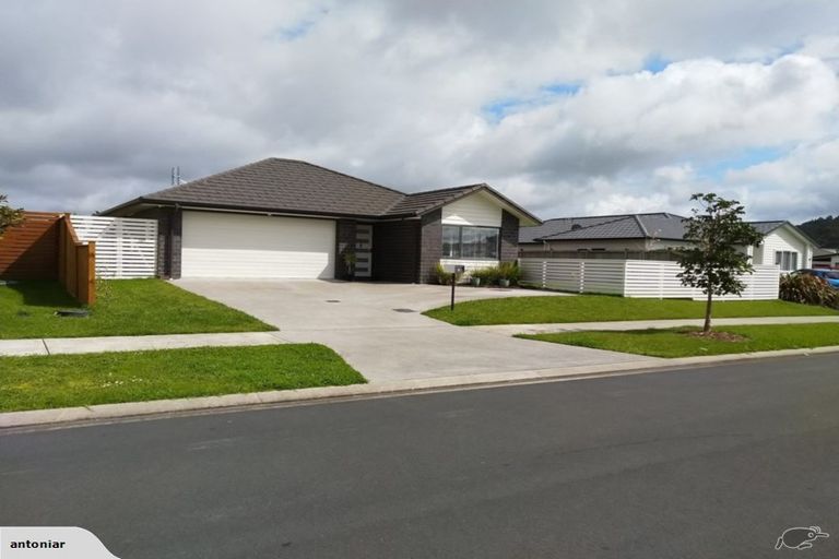 Photo of property in 4 Aporo Drive, Kumeu, 0810