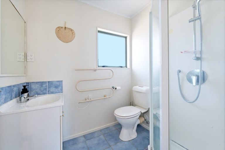 Photo of property in 33 Woodford Avenue, Henderson, Auckland, 0610