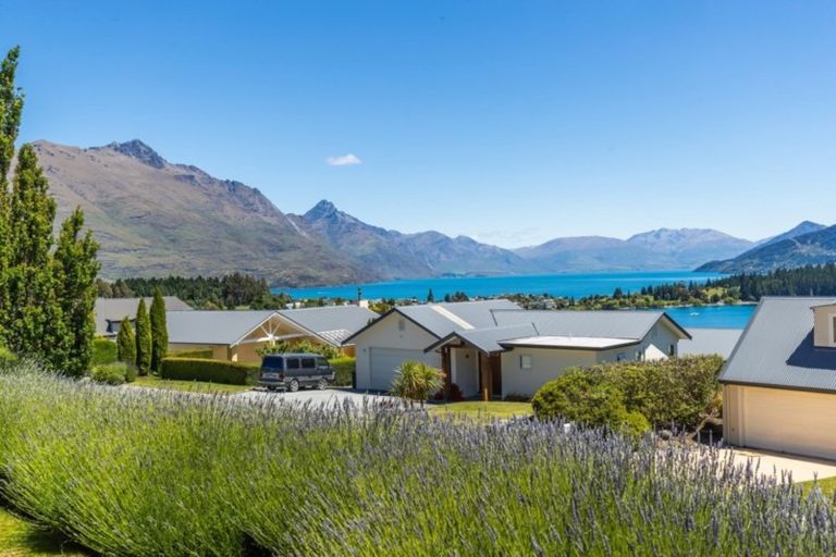 Photo of property in 1 Garland Terrace, Kelvin Heights, Queenstown, 9300
