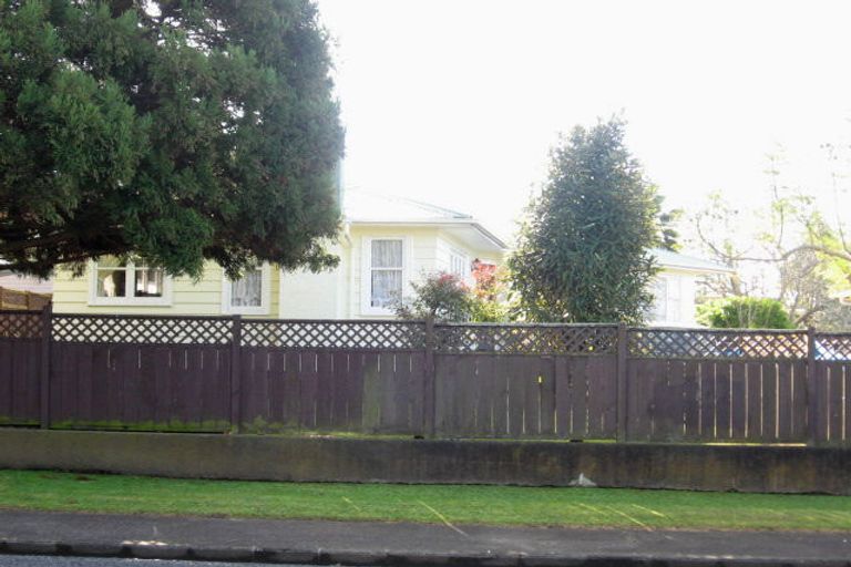 Photo of property in 5 Coles Place, Manurewa, Auckland, 2102