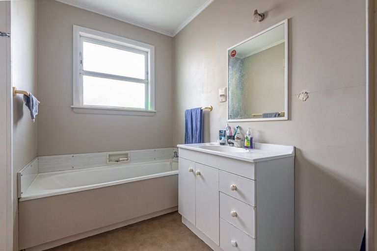 Photo of property in 2 Anakiwa Street, Kelvin Grove, Palmerston North, 4414