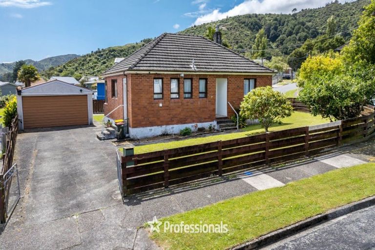 Photo of property in 17 Cleland Crescent, Naenae, Lower Hutt, 5011