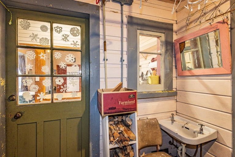 Photo of property in 32 Hukaroa Road, Raetihi, 4632