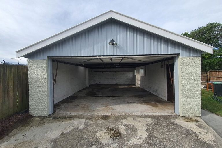 Photo of property in 150 Queenspark Drive, Parklands, Christchurch, 8083