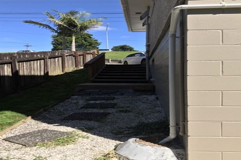 Photo of property in 757 East Coast Road, Northcross, Auckland, 0630