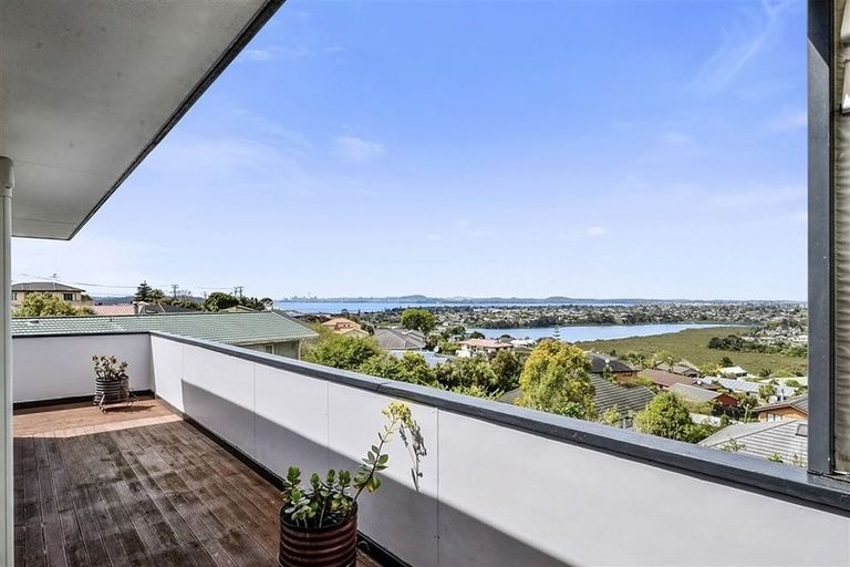 Photo of property in 1/11 Strid Road, Te Atatu South, Auckland, 0610