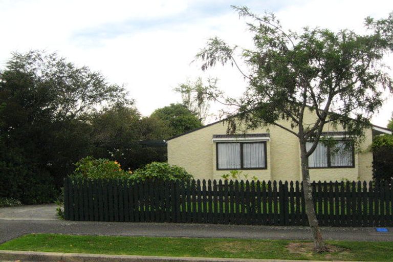 Photo of property in 36 Estuary Crescent, Fairfield, Dunedin, 9018