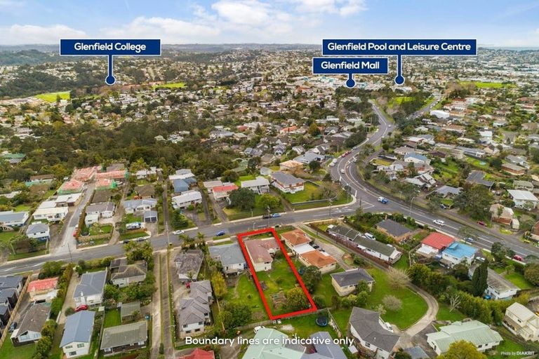 Photo of property in 8 Roberts Road, Glenfield, Auckland, 0629