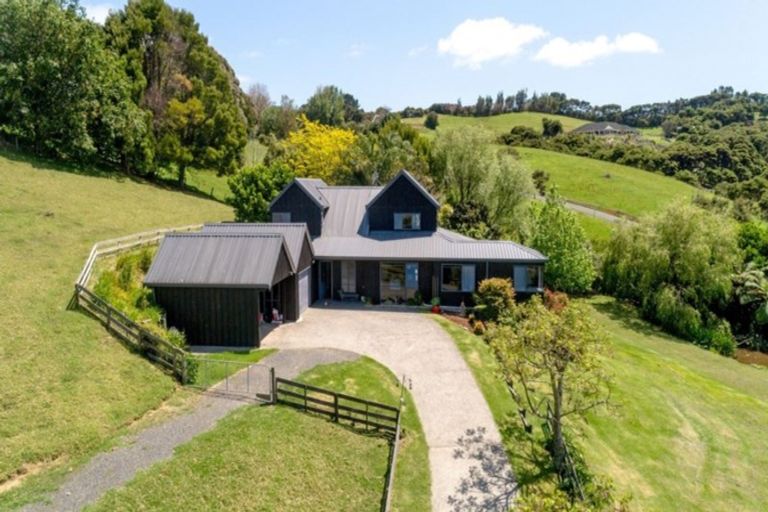 Photo of property in 2790 Long Bay Road, Coromandel, 3581