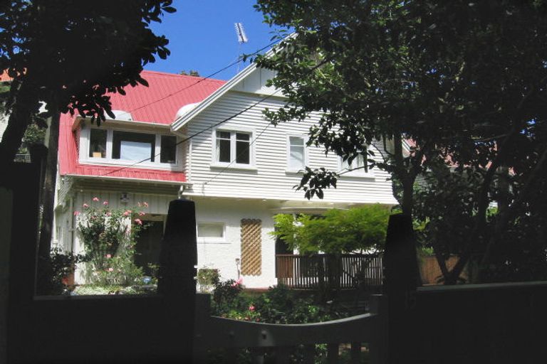 Photo of property in 15 Lower North Terrace, Kelburn, Wellington, 6012