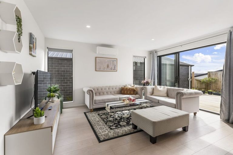 Photo of property in 14 Horokaka Street, Massey, 0614