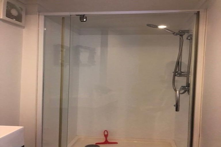 Photo of property in 2 Zion Road, Birkenhead, Auckland, 0626