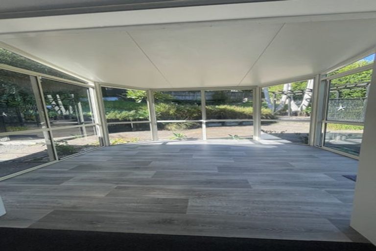 Photo of property in 2/43 Seaton Road, Murrays Bay, Auckland, 0630