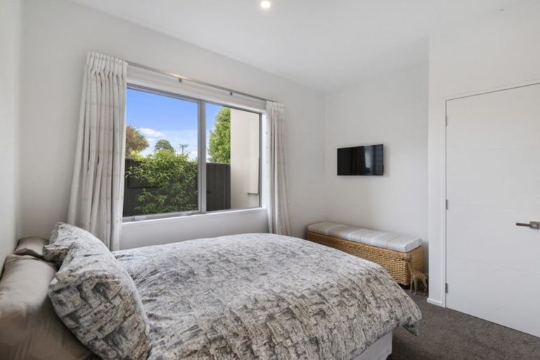 Photo of property in 18 Garreg Road, Fendalton, Christchurch, 8052