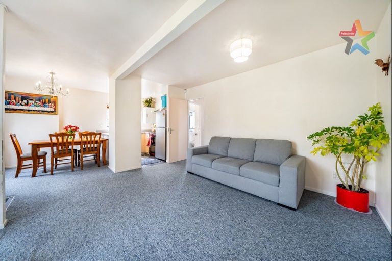 Photo of property in 2/74 Waiwhetu Road, Waiwhetu, Lower Hutt, 5010