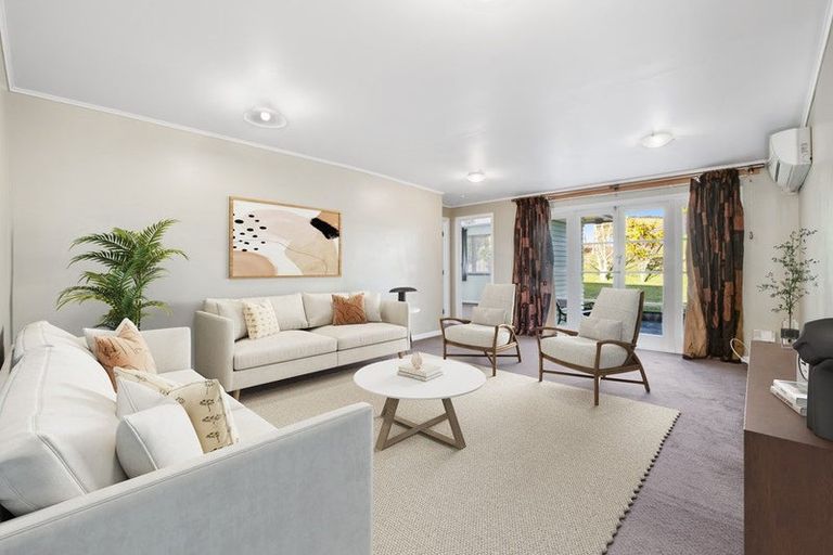 Photo of property in 9 Hand Road, Helensville, 0800