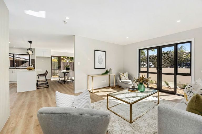 Photo of property in 15b Schnapper Rock Road, Greenhithe, Auckland, 0632