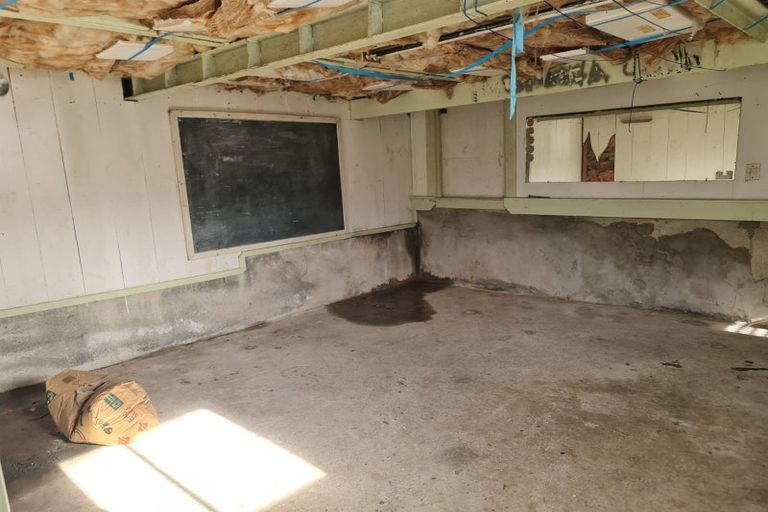 Photo of property in 35 Hukatai Street, Elsdon, Porirua, 5022