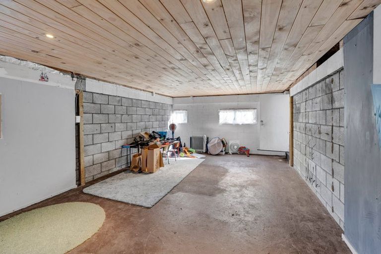 Photo of property in 6 Kowhai Street, Inglewood, 4330