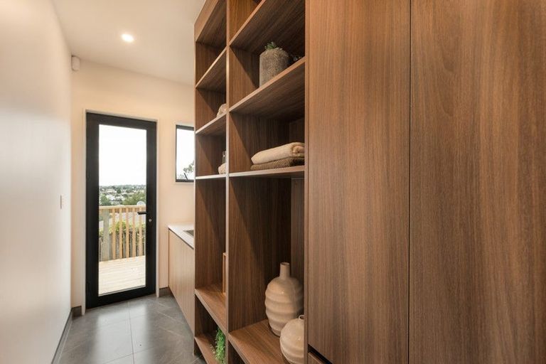 Photo of property in 39c Target Road, Totara Vale, Auckland, 0629