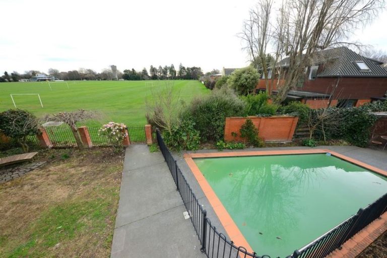 Photo of property in 6 Frith Place, Burnside, Christchurch, 8053