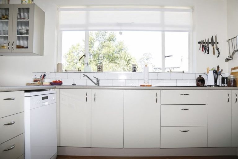 Photo of property in 1 Weston Road, Holmes Hill, Oamaru, 9401