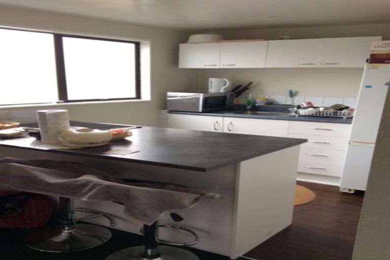 Photo of property in 1/30 Chislehurst Street, Henderson, Auckland, 0612