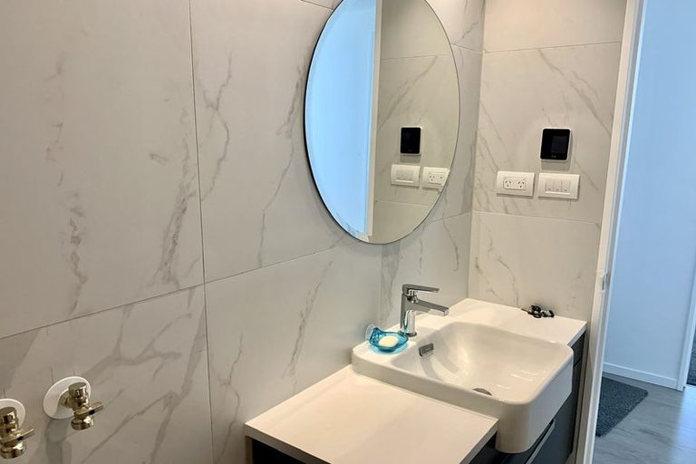 Photo of property in 2/147 Kowhai Road, Mairangi Bay, Auckland, 0630