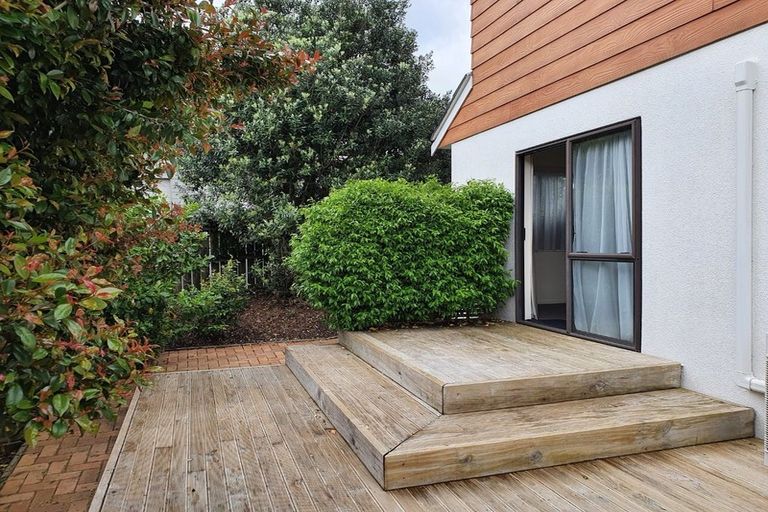 Photo of property in 24/24 Eastglen Road, Glen Eden, Auckland, 0602