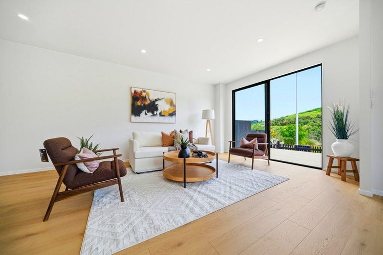 Photo of property in 15 Nerita Place, Long Bay, 0630