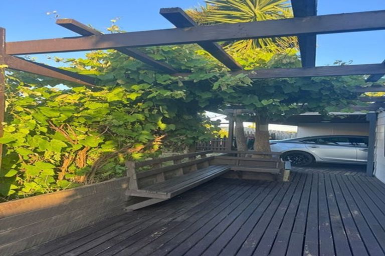 Photo of property in 36 Ellesmere Crescent, Pakuranga Heights, Auckland, 2010