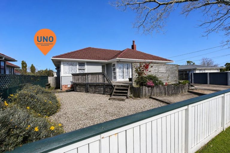Photo of property in 8 Kiernan Place, Kelston, Auckland, 0602