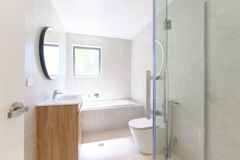 Photo of property in 2e Garner Place, Glenfield, Auckland, 0629