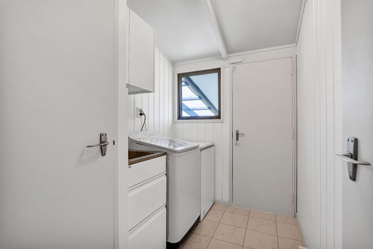 Photo of property in 4 Quin Crescent, Hawera, 4610