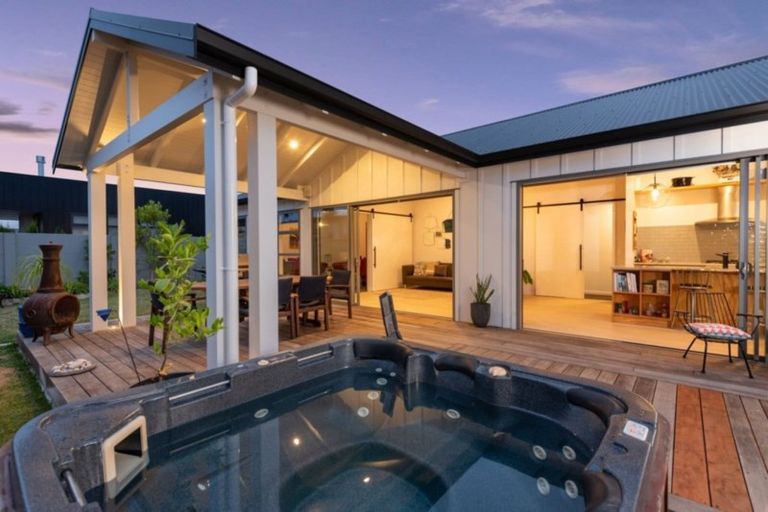 Photo of property in 17 Awatira Drive, Papamoa Beach, Papamoa, 3118