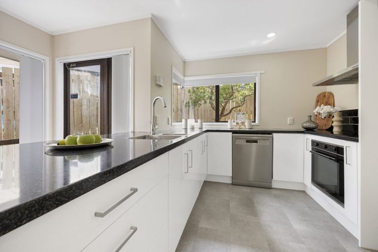 Photo of property in 2/179 Wiseley Road, West Harbour, Auckland, 0618