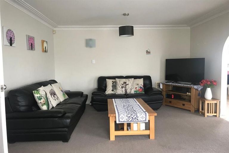 Photo of property in 49 Luton Avenue, Sunnyhills, Auckland, 2010