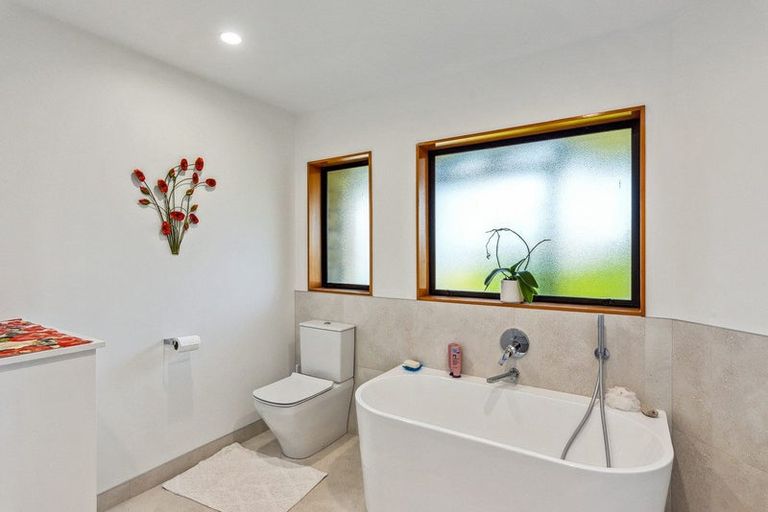 Photo of property in 11 Barrett Drive, Waikanae Beach, Waikanae, 5036