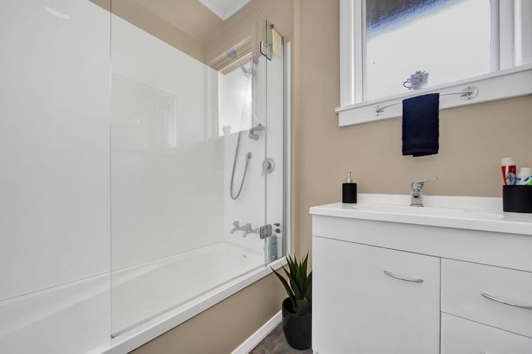 Photo of property in 105 Wilson Street, Hawera, 4610