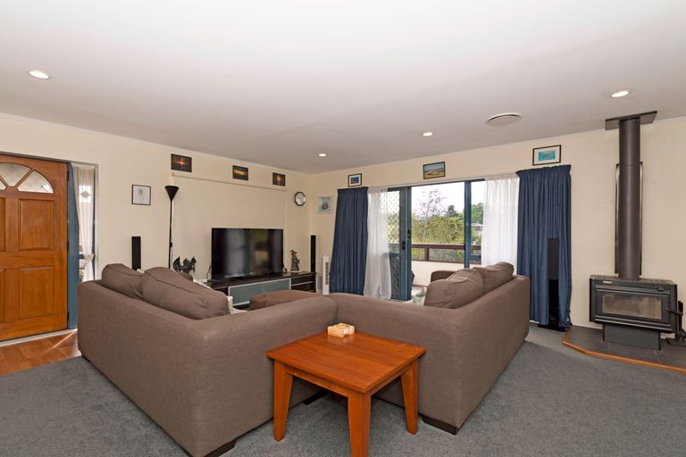 Photo of property in 27 Milan Drive, Glen Eden, Auckland, 0602