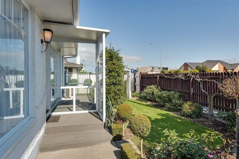 Photo of property in 2/202 Waimairi Road, Ilam, Christchurch, 8041