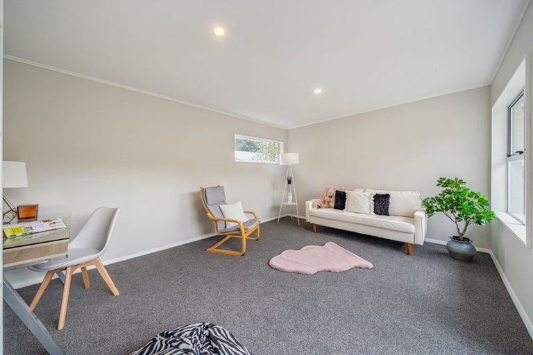 Photo of property in 12 Forest Road, Pinehaven, Upper Hutt, 5019