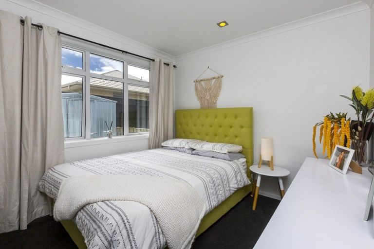 Photo of property in 4 Citrine Grove, Timberlea, Upper Hutt, 5018