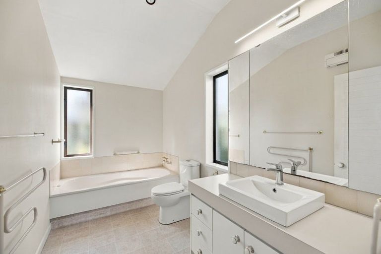 Photo of property in 11 Bankview Place, Amberley, 7410